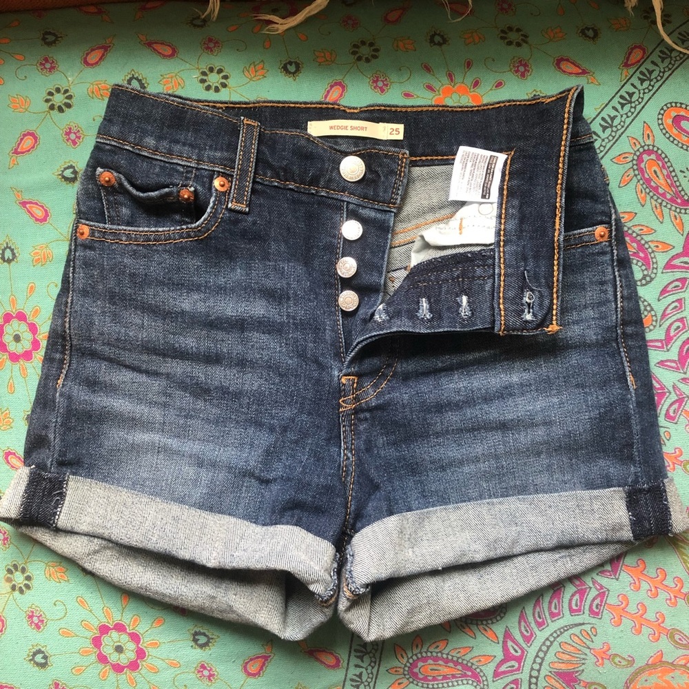 Levi’s Wedgie Fit Short